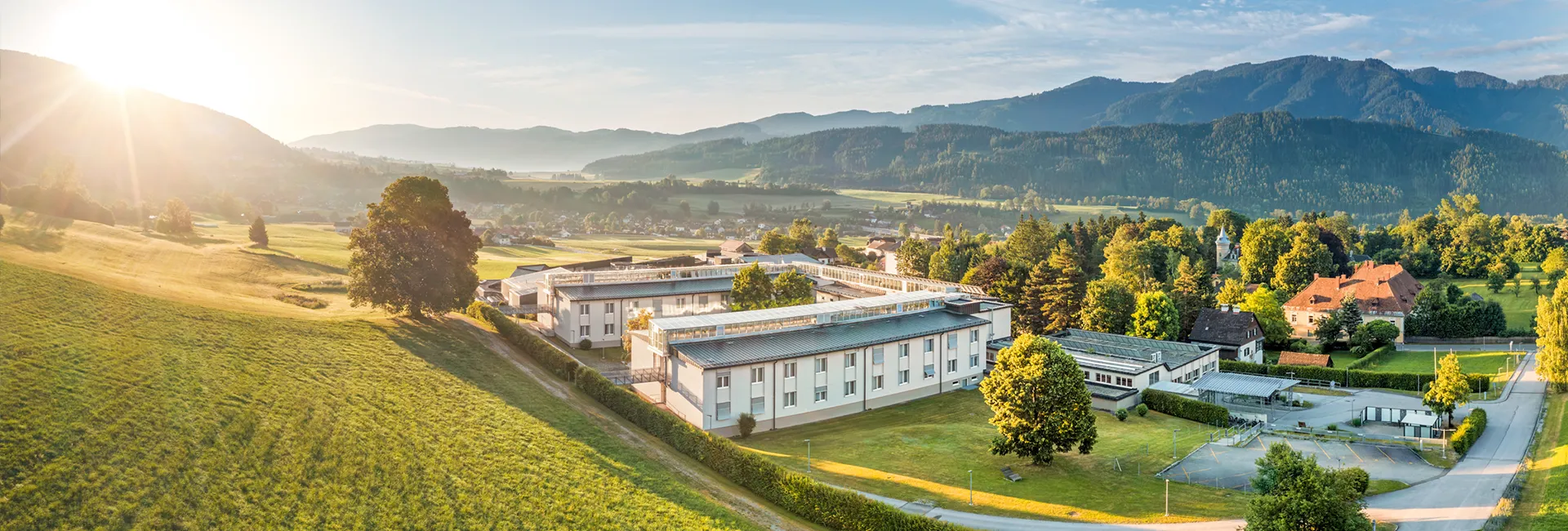 Reha-Zentrum Aflenz, Au&szlig;enansicht, Eingang, Geb&auml;ude